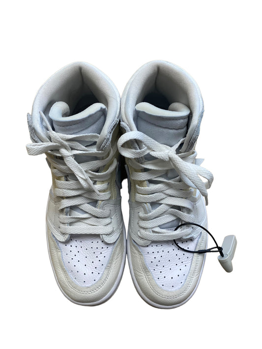 Shoes Sneakers By Jordan  Size: 7
