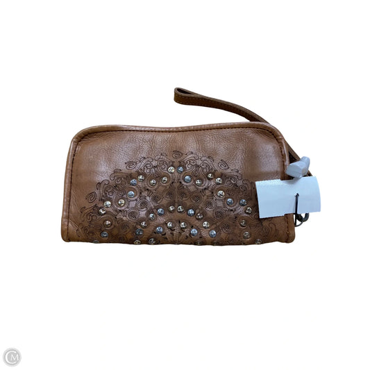 Wristlet Leather By Clothes Mentor, Size: Large