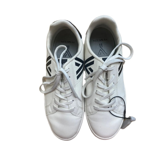 Shoes Sneakers By Clothes Mentor In White, Size: 10