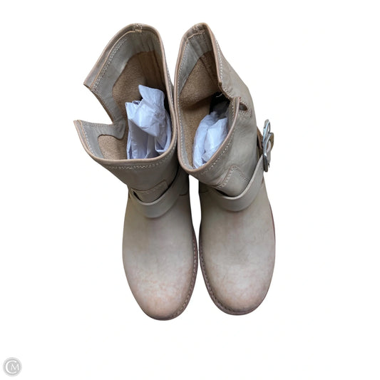 Boots Designer By Frye In Tan, Size: 8