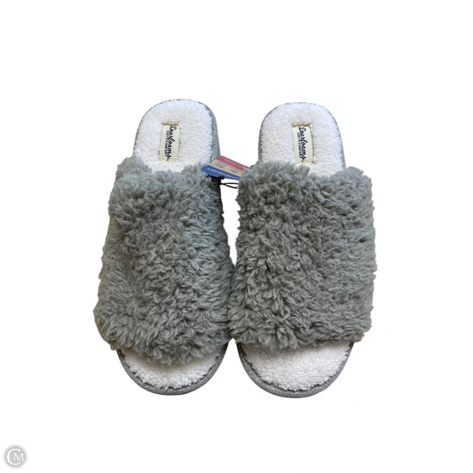 Slippers By Clothes Mentor In Grey, Size: 7.5
