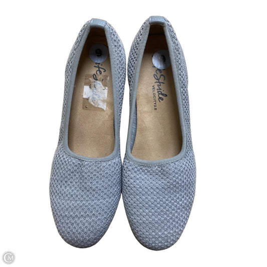 Shoes Flats By Life Stride In Grey, Size: 9