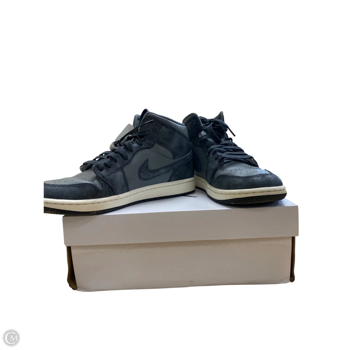 Shoes Sneakers By Nike In Grey, Size: 9.5