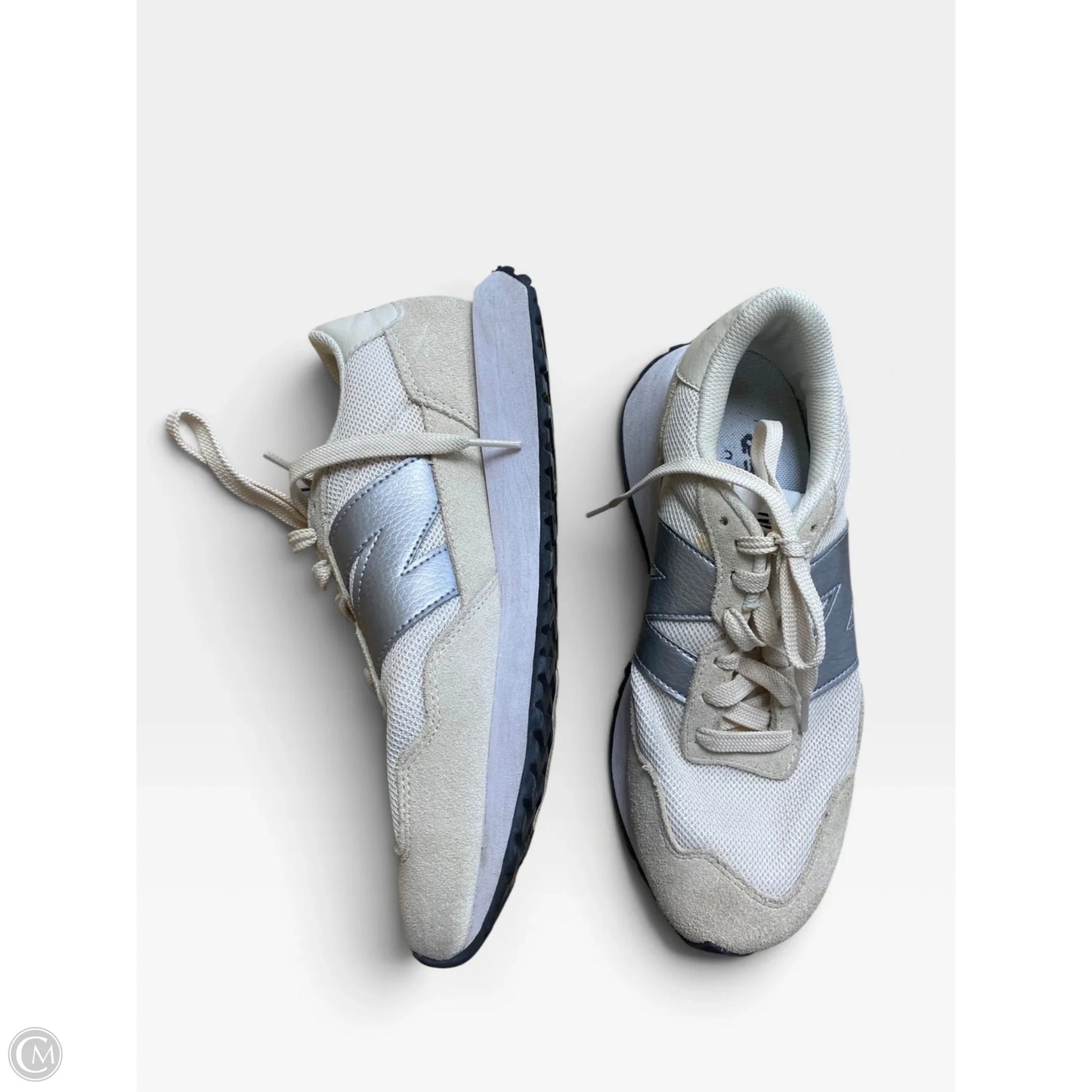 Shoes Athletic By New Balance In Cream, Size: 9