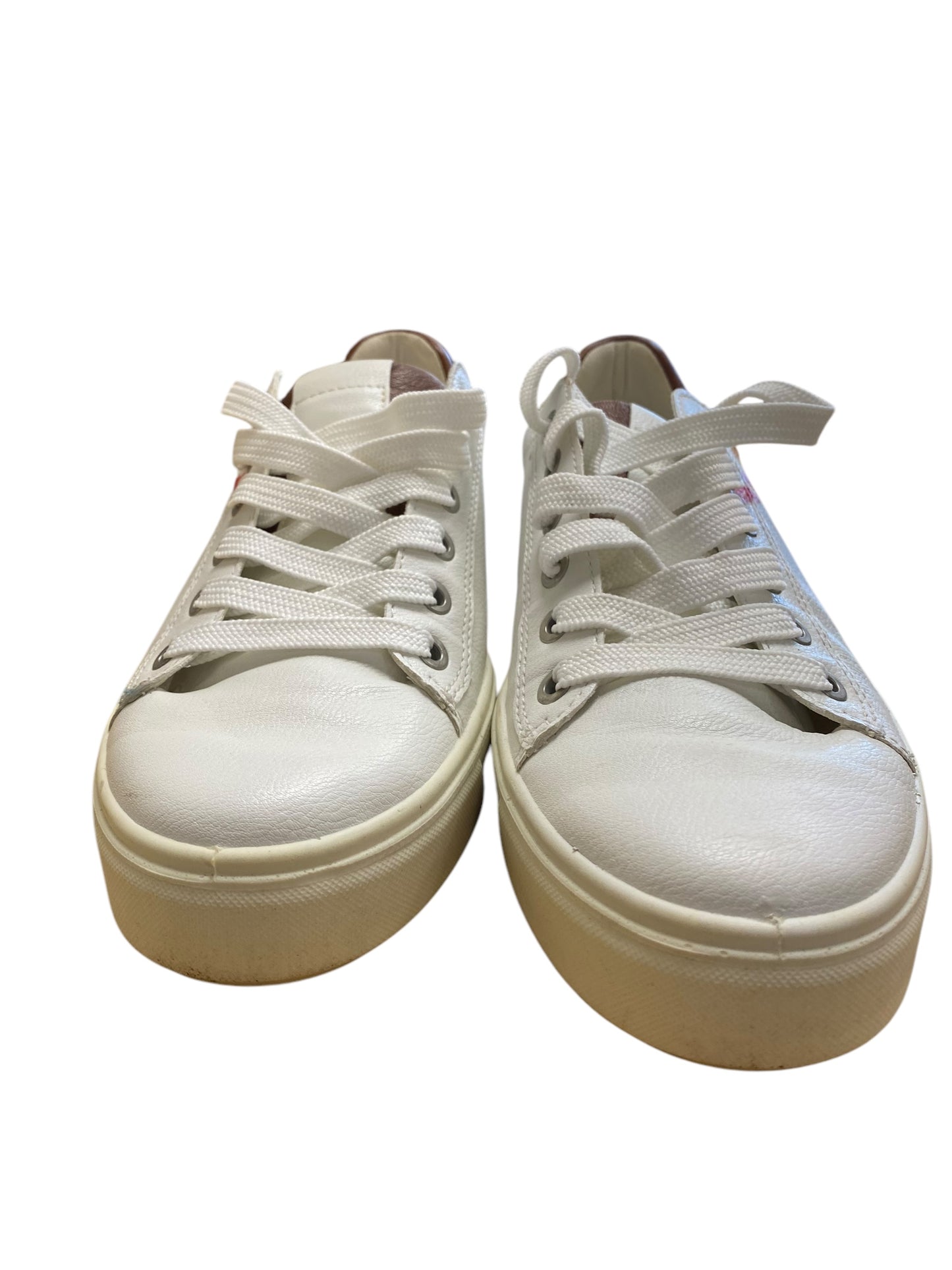 Shoes Sneakers By Clothes Mentor In White, Size: 9