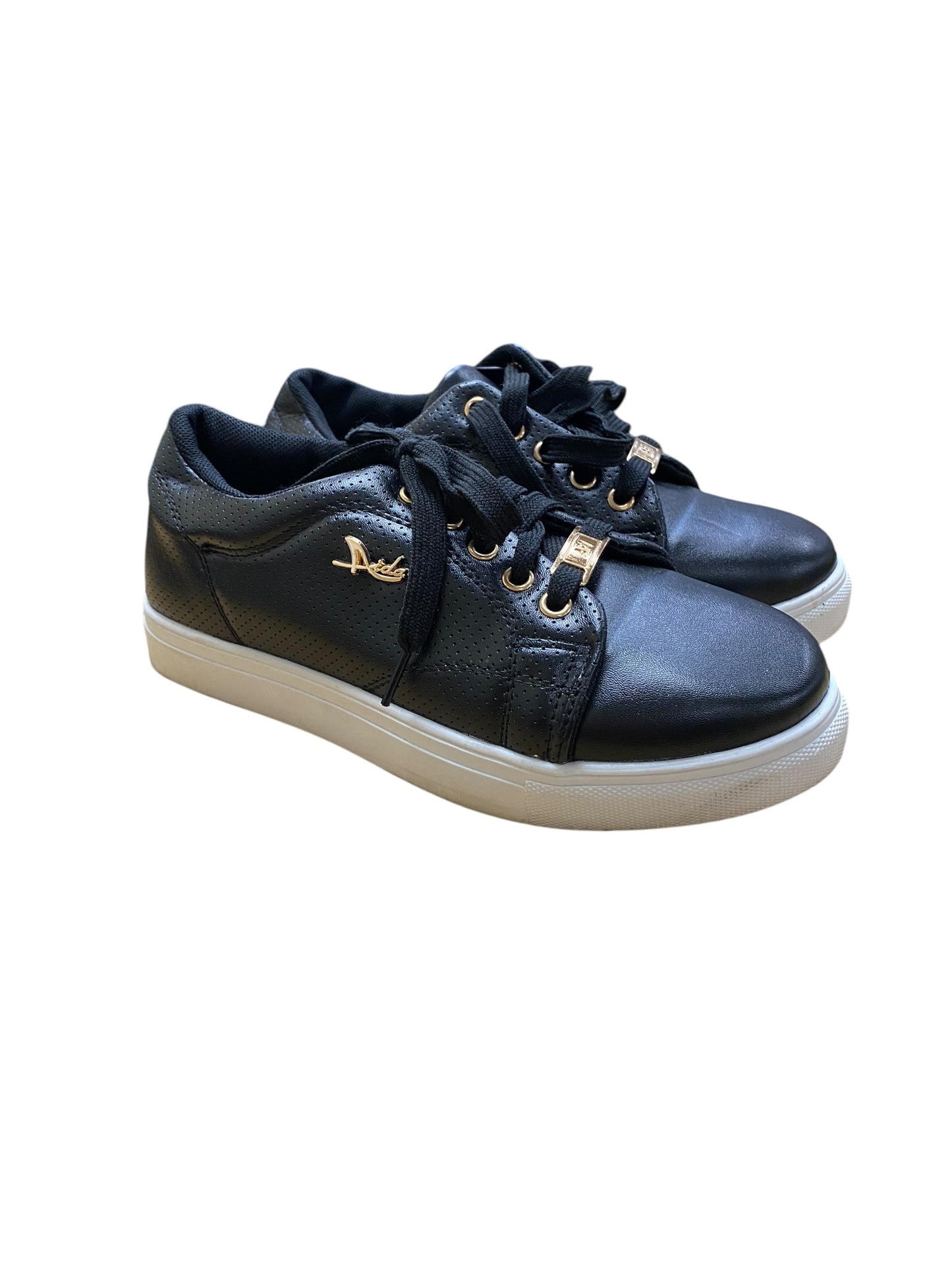 Shoes Sneakers By Clothes Mentor In Black, Size: 7