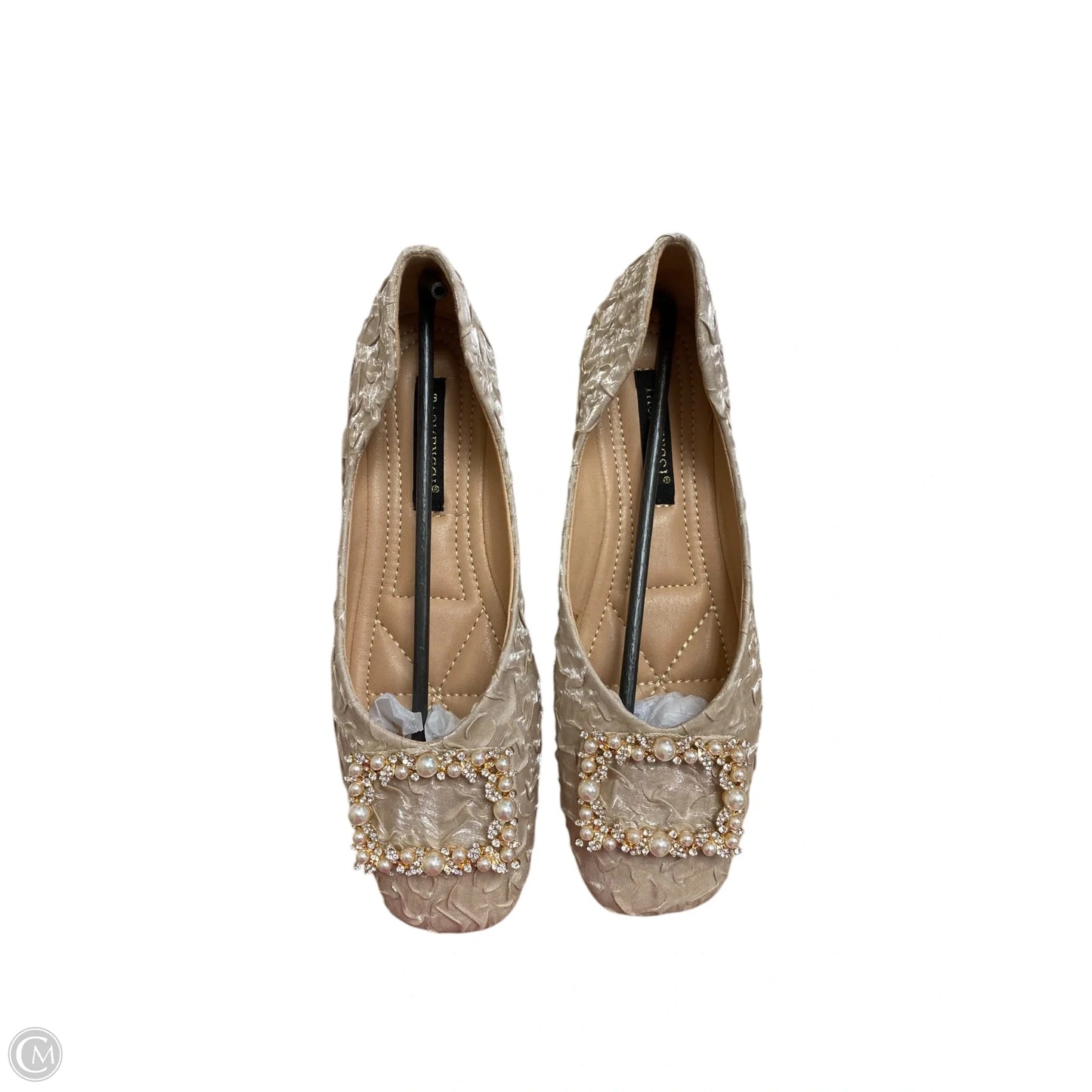 Shoes Flats By Clothes Mentor In Beige