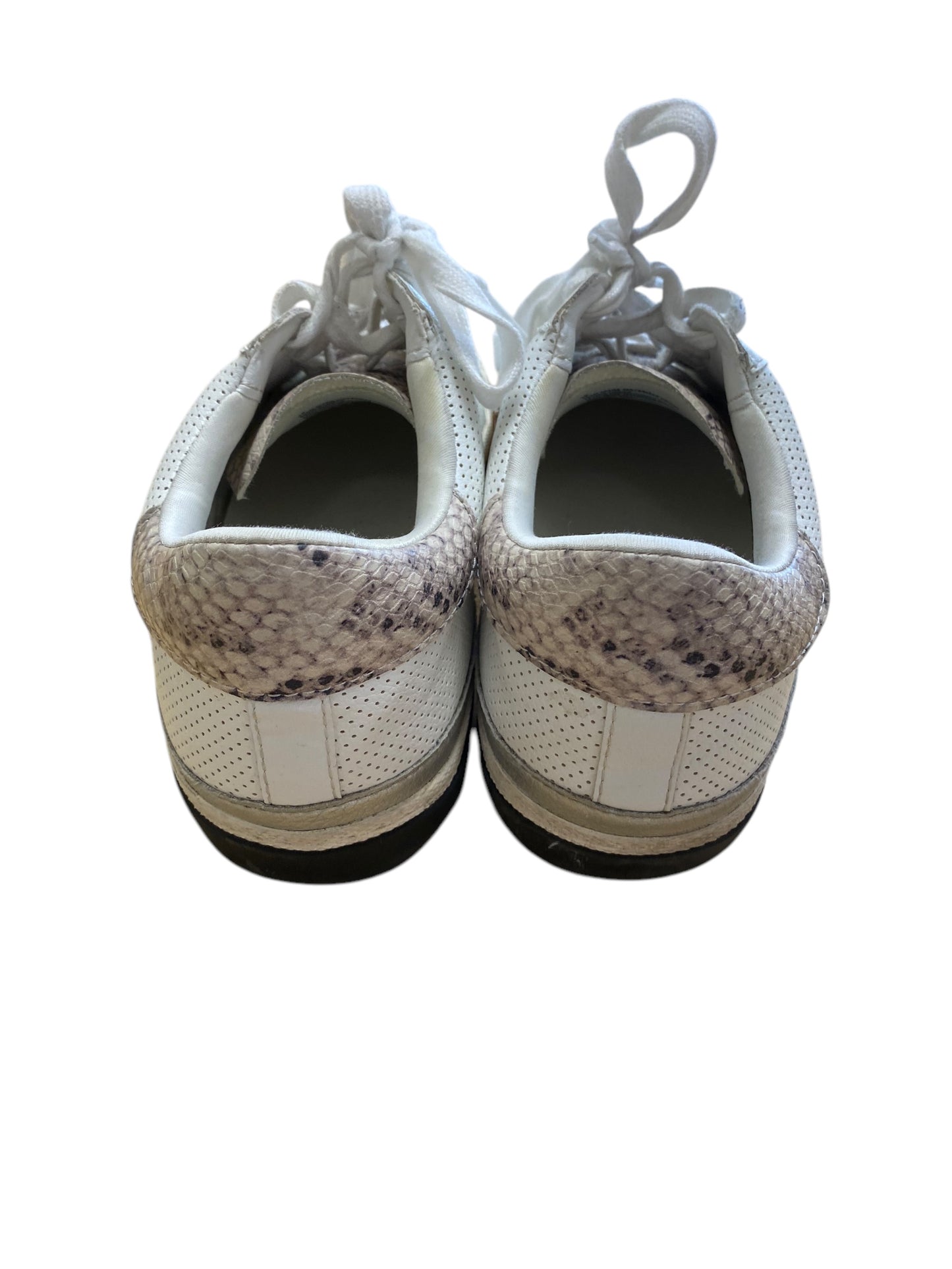 Shoes Sneakers By Clothes Mentor In White, Size: 10