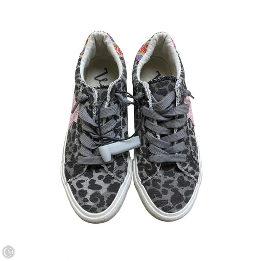 Shoes Flats By Very G In Animal Print, Size: 7