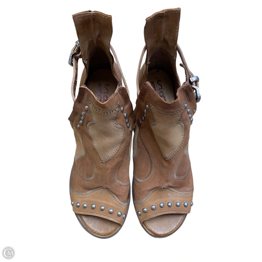 Shoes Flats By Clothes Mentor In Tan, Size: 9