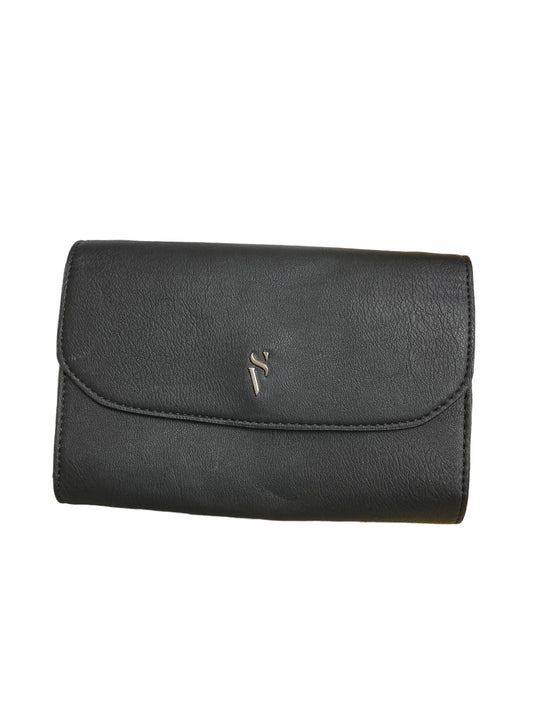 Clutch By Clothes Mentor  Size: Medium